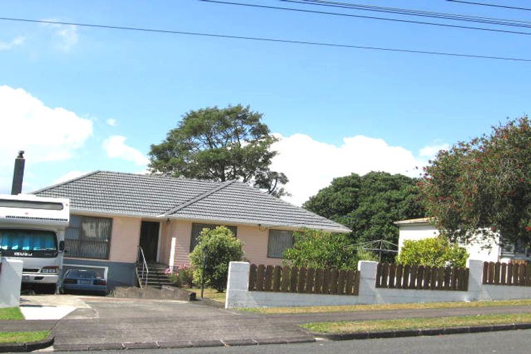 Photo of property in 15 Gilliam Street, New Lynn, Auckland, 0600