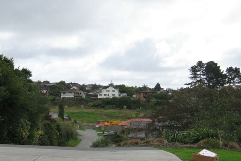 Photo of property in 90h Colwill Road, Massey, Auckland, 0614