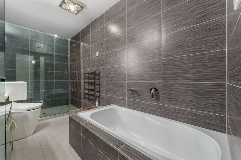 Photo of property in 9 Gwendoline Avenue, Te Atatu Peninsula, Auckland, 0610