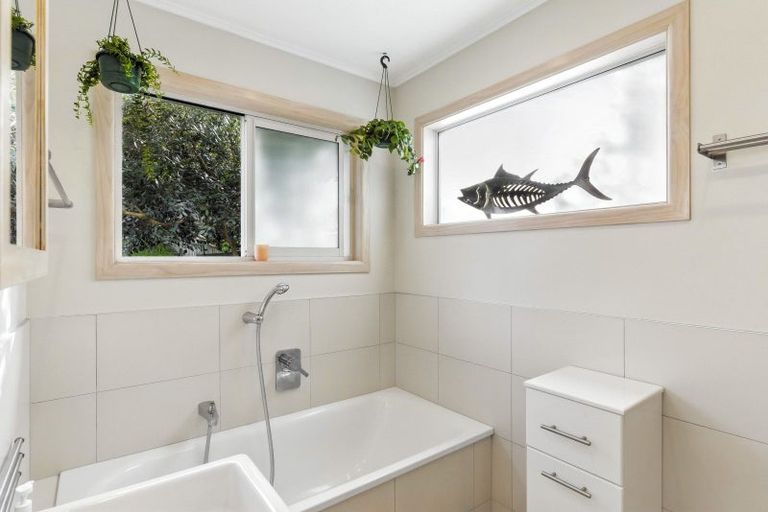 Photo of property in 98 Leinster Avenue, Raumati South, Paraparaumu, 5032