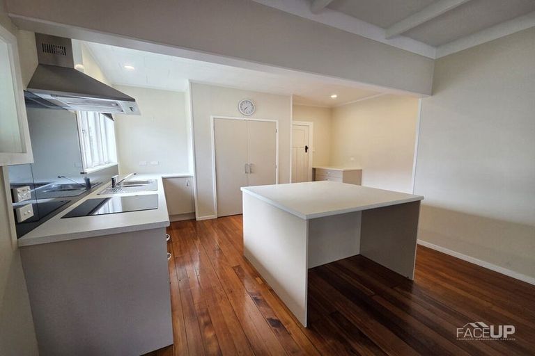 Photo of property in 1/16 Northcote Road, Takapuna, Auckland, 0622