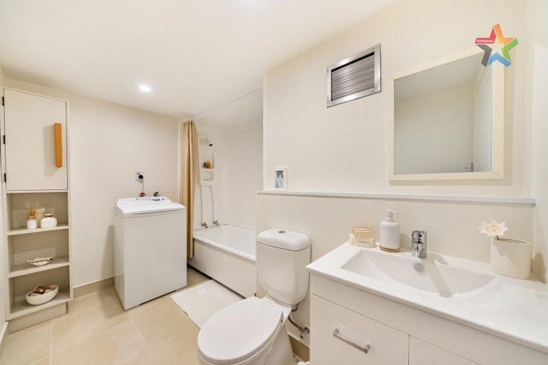 Photo of property in Grosvenor Flats, 19 Cottleville Terrace, Thorndon, Wellington, 6011