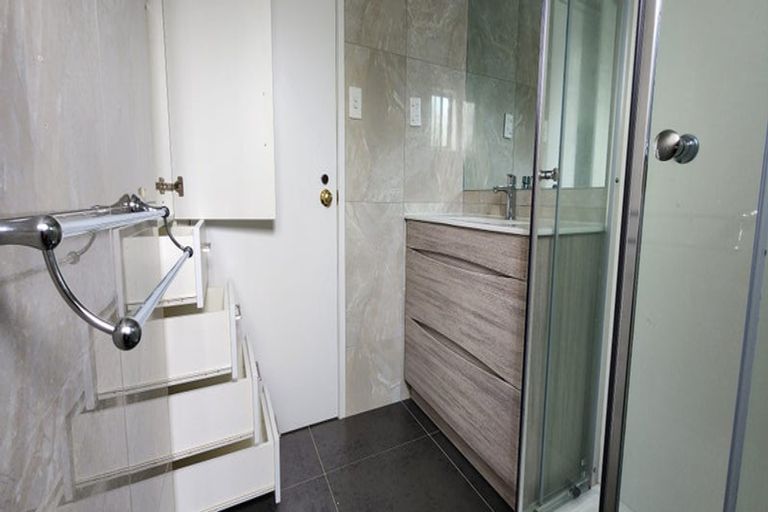 Photo of property in 110 Lauderdale Road, Birkdale, Auckland, 0626