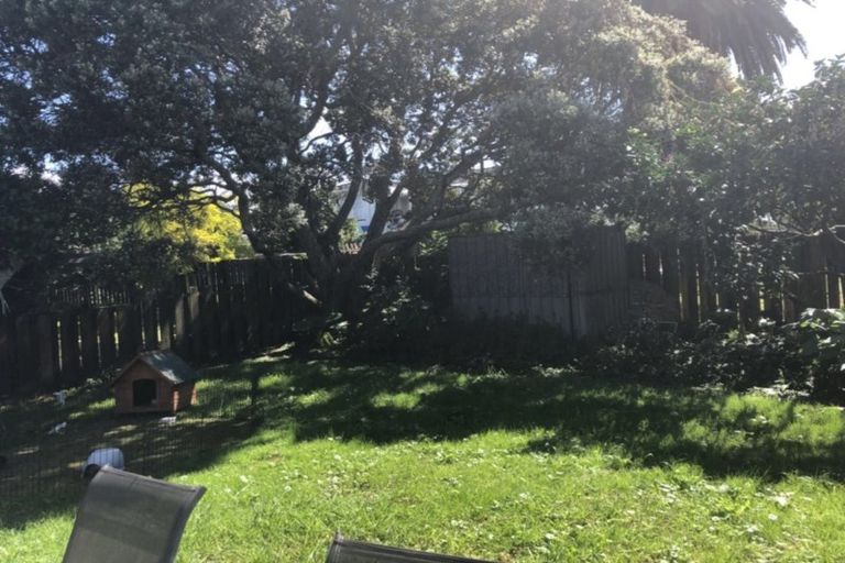 Photo of property in 98 Tiriwa Drive, Massey, Auckland, 0614