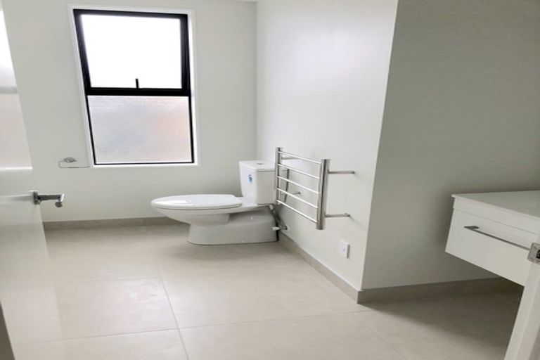 Photo of property in 5 Battalion Drive, Papakura, 2110