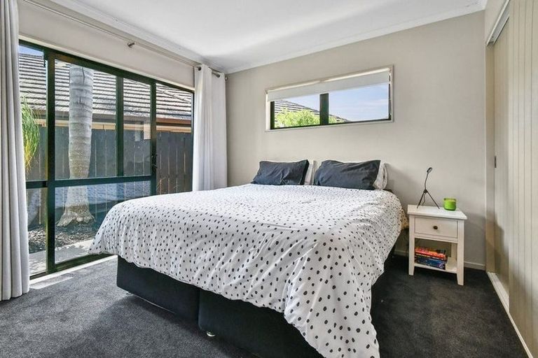 Photo of property in 11a Logan Place, Waiuku, 2123