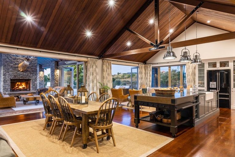 Photo of property in 2 Otaihanga Road, Paraparaumu Beach, Paraparaumu, 5032