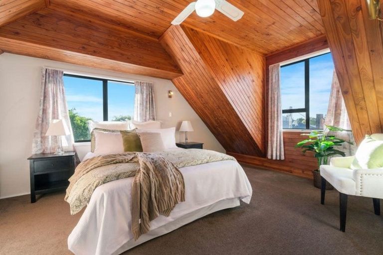 Photo of property in 16 Taikata Road, Te Atatu Peninsula, Auckland, 0610