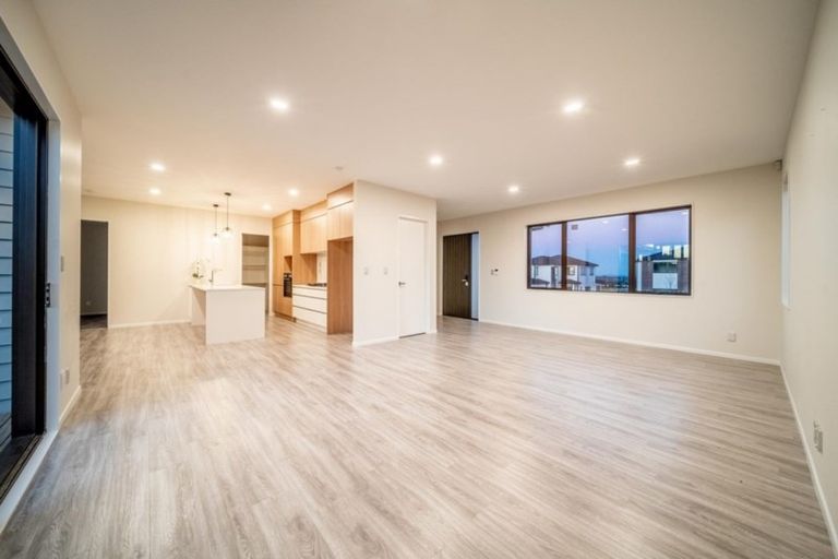 Photo of property in 11 Huahua Crescent, Papakura, 2110