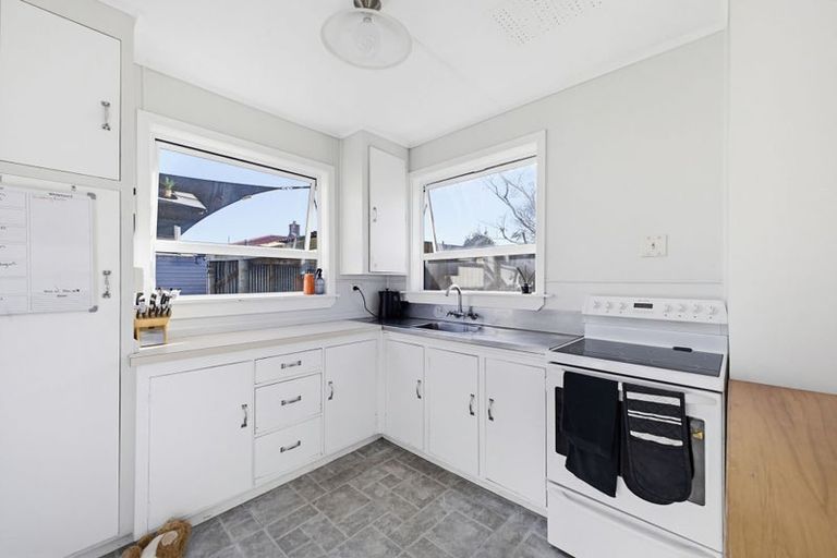 Photo of property in 22 Brookes Terrace, Waitara, 4320