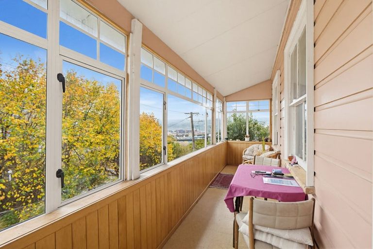 Photo of property in 9 Hawkhurst Road, Lyttelton, 8082