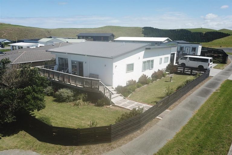 Photo of property in 1 Snapper Street, Baylys Beach, Dargaville, 0377