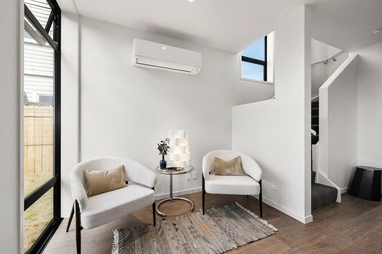 Photo of property in 96b Apu Crescent, Lyall Bay, Wellington, 6022