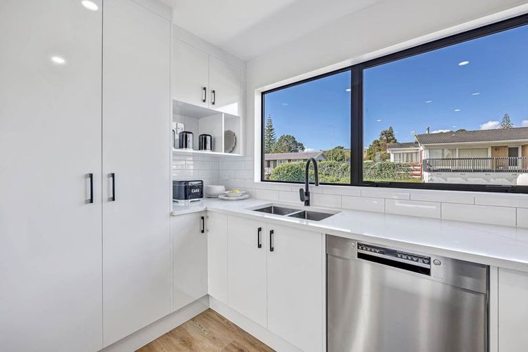 Photo of property in 27 Carole Crescent, Pakuranga, Auckland, 2010