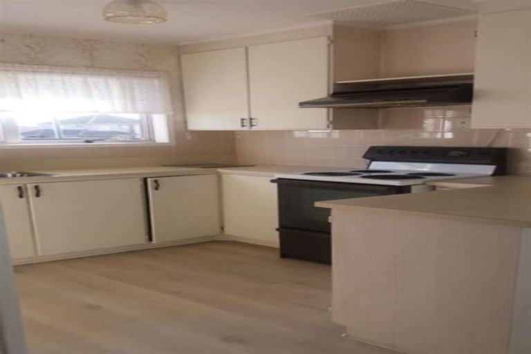 Photo of property in 1/101 Mcleod Road, Te Atatu South, Auckland, 0610