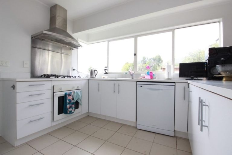 Photo of property in 25 Esther Place, Red Beach, 0932
