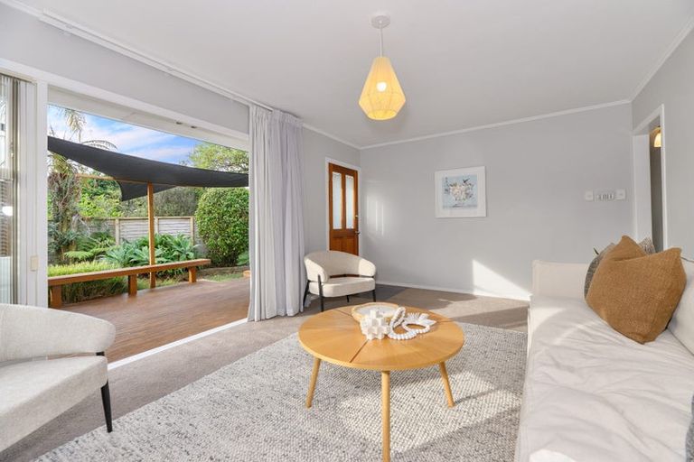 Photo of property in 42 Hereford Street, Te Atatu Peninsula, Auckland, 0610