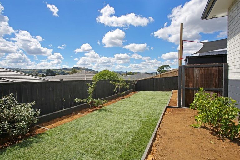 Photo of property in 16 Lippiatt Crescent, Pokeno, 2402