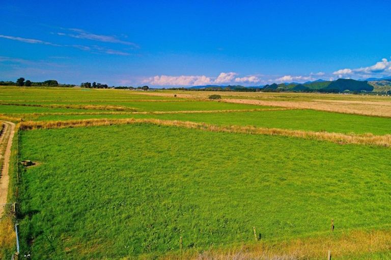 Photo of property in 134 Waikawa Beach Road, Manakau, Levin, 5573