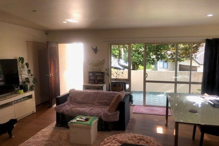 Photo of property in 31 Bronzewing Terrace, Unsworth Heights, Auckland, 0632