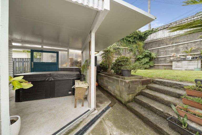 Photo of property in 11 Mount View Place, Spotswood, New Plymouth, 4310