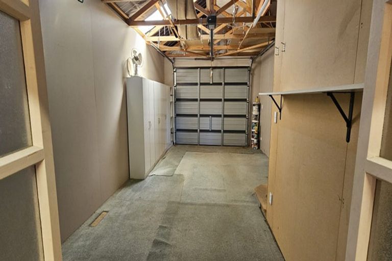 Photo of property in 17 Heuchan Lane, Wanaka, 9305
