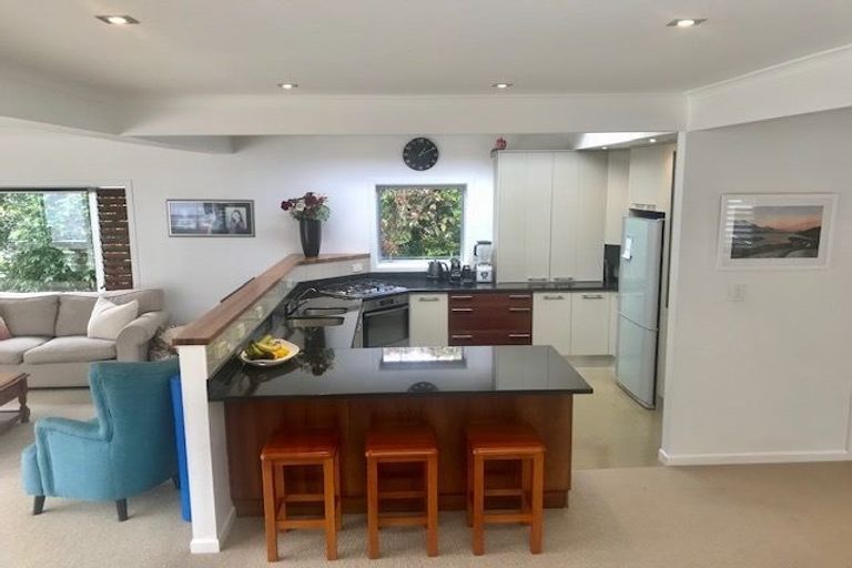 Photo of property in 16 Prestige Place, Castor Bay, Auckland, 0620