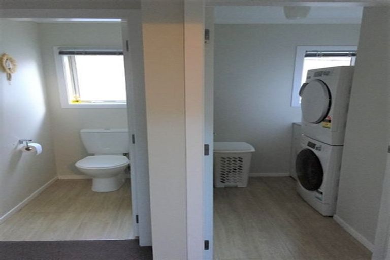 Photo of property in 50b Newlands Road, Newlands, Wellington, 6037