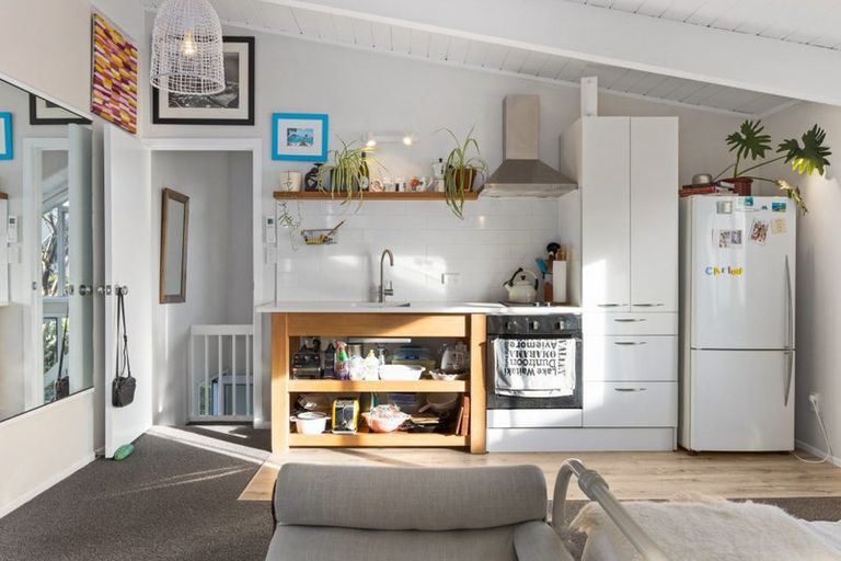 Photo of property in 54 Walton Street, Red Beach, 0932