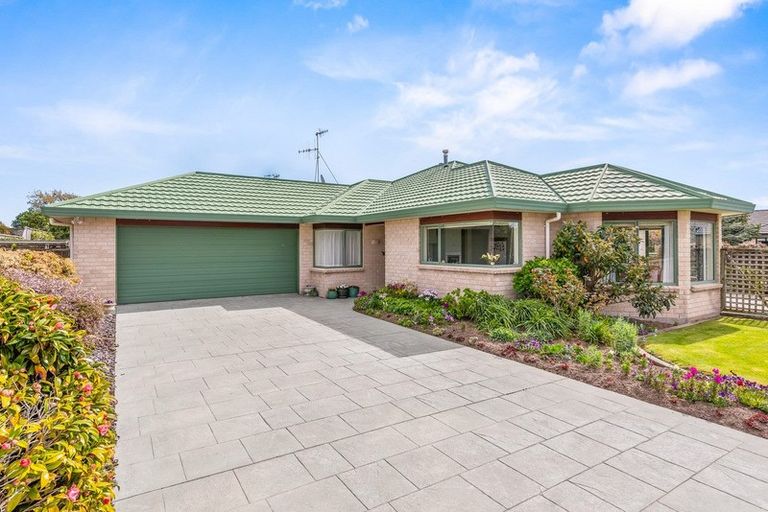 Photo of property in 2 Kaye's Place, Paraparaumu Beach, Paraparaumu, 5032