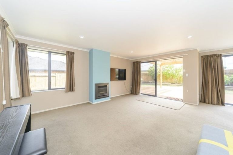Photo of property in 8 Nevada Way, Kelvin Grove, Palmerston North, 4414