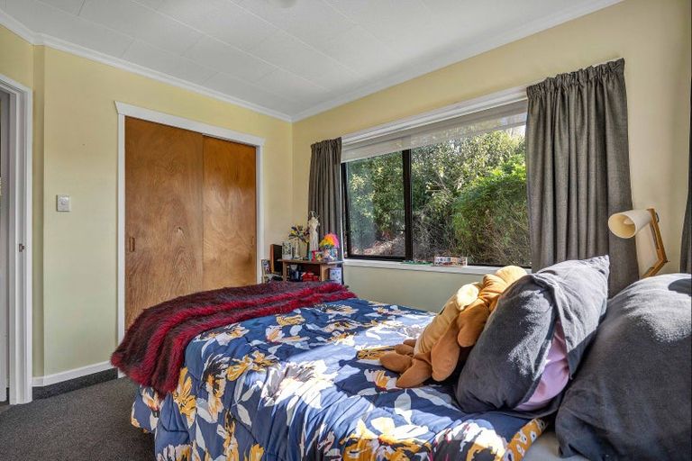 Photo of property in 44 Rawhitiroa Road, Eltham, 4322