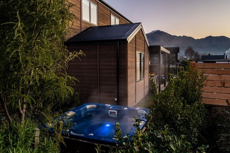 Photo of property in 4 Kapuka Lane, Wanaka, 9305