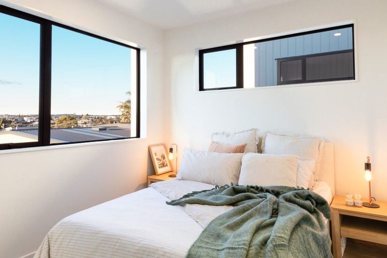 Photo of property in 17 Paetai Lane, Te Atatu Peninsula, 0610