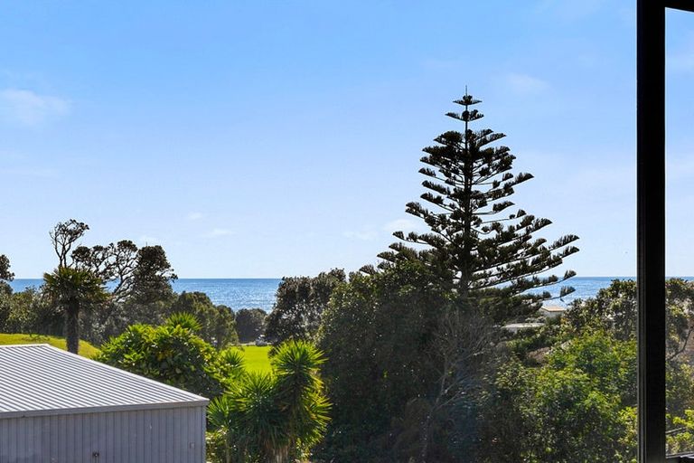 Photo of property in 2/11a Baring Terrace, Strandon, New Plymouth, 4312