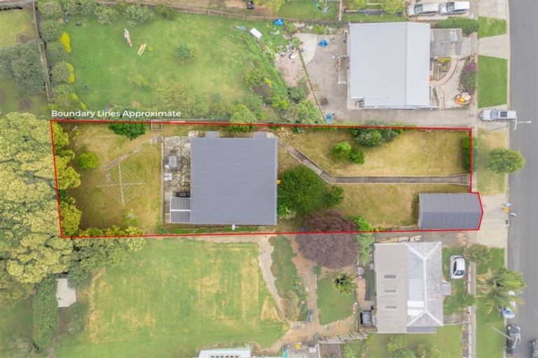 Photo of property in 15 Awaroa Road, Helensville, 0800
