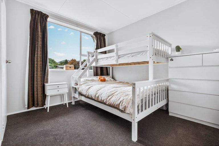 Photo of property in 16 Sunset Street, Hilltop, Taupo, 3330
