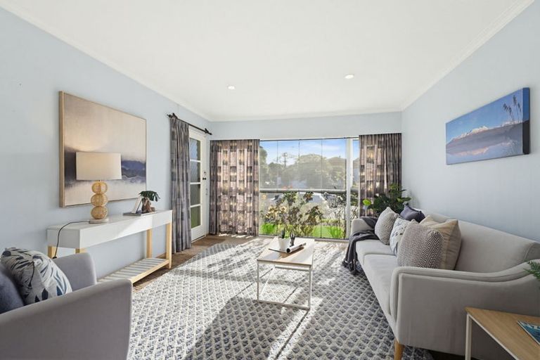 Photo of property in 15-16 Amberley Grove, Hutt Central, Lower Hutt, 5010