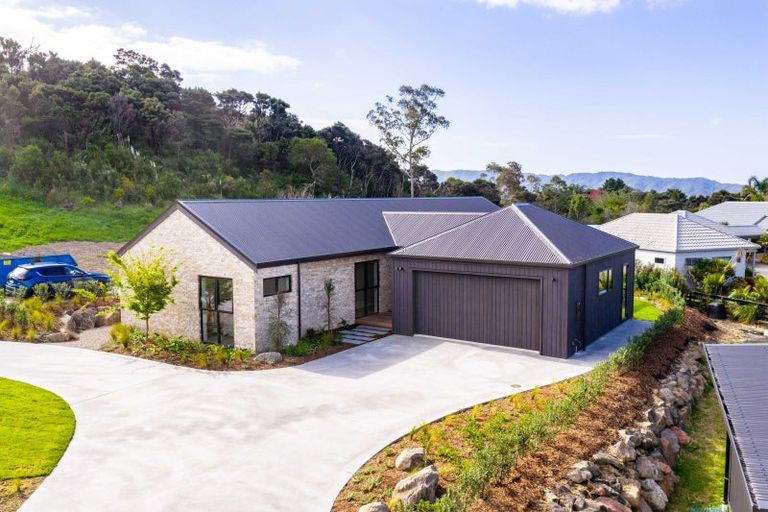 Photo of property in 4 Pukeora Way, Mangawhai, 0505