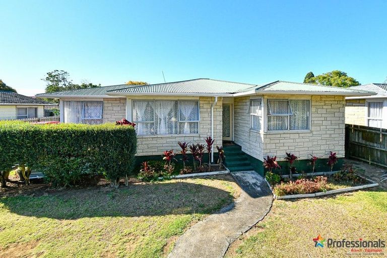 Photo of property in 8 Staverton Crescent, Mangere, Auckland, 2022