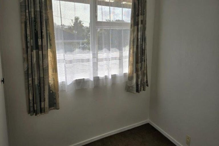 Photo of property in 1/37 Kirrie Avenue, Te Atatu South, Auckland, 0610