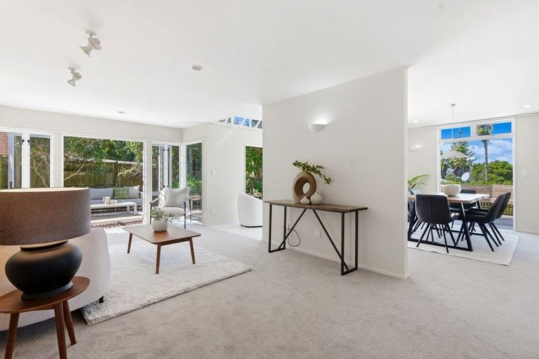 Photo of property in 2/99 Hebron Road, Waiake, Auckland, 0630