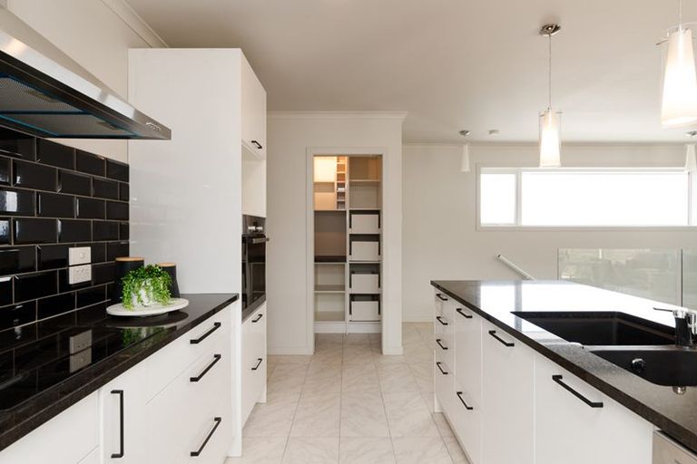 Photo of property in 18b Galea Grove, Kelvin Grove, Palmerston North, 4414