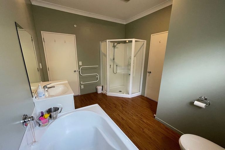 Photo of property in 35 Erlestoke Crescent, Churton Park, Wellington, 6037