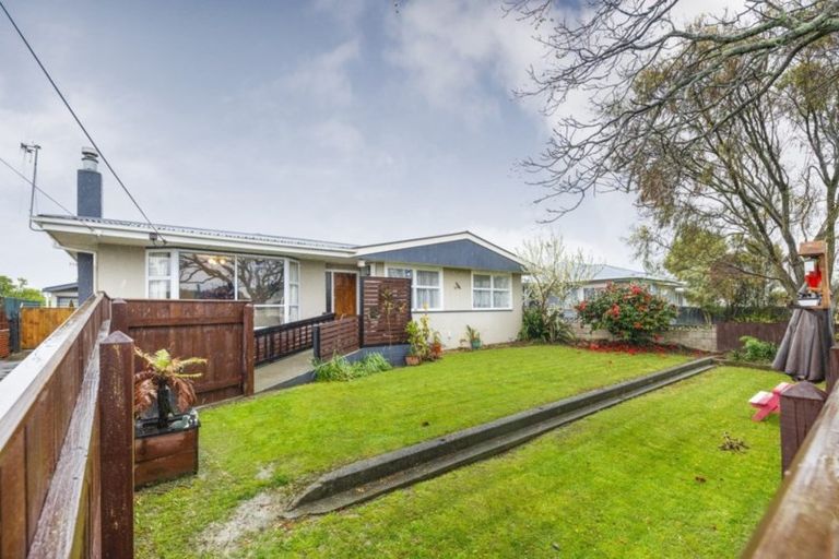 Photo of property in 33 Peters Avenue, Cloverlea, Palmerston North, 4412