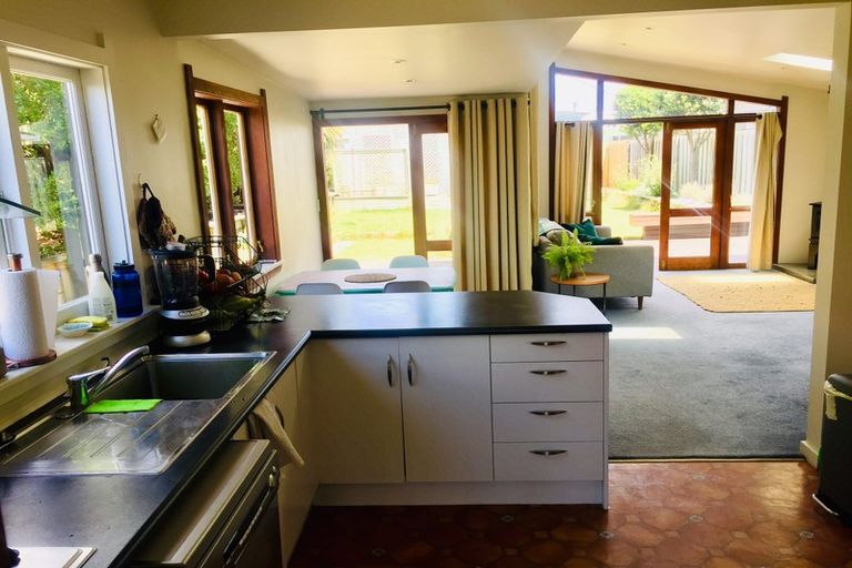 Photo of property in 131 Apu Crescent, Lyall Bay, Wellington, 6022