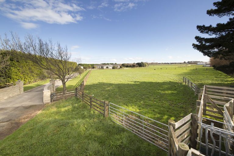 Photo of property in 413 Milson Line, Milson, Palmerston North, 4478