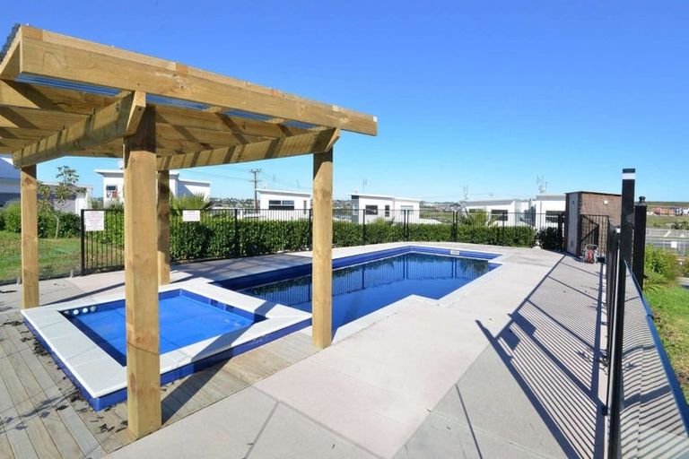 Photo of property in 8 Karauria Lane, Orewa, 0931