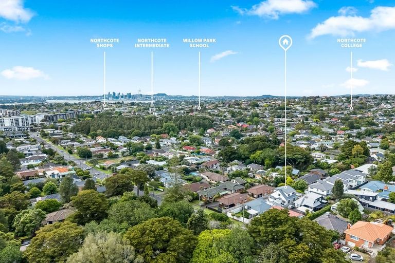 Photo of property in 2/58 Hillcrest Avenue, Hillcrest, Auckland, 0627