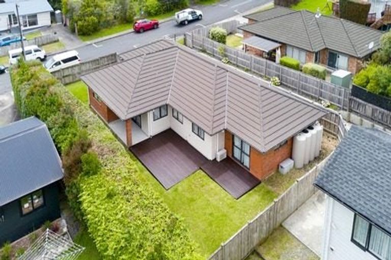 Photo of property in 2 Renata Crescent, Te Atatu Peninsula, Auckland, 0610